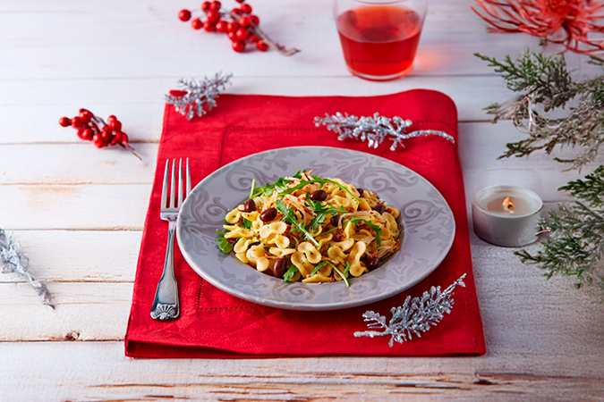 Bun with Arugula, Walnut and Black Beans