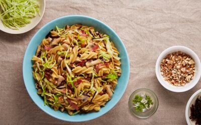 Pasta with walnuts and sautéed mushrooms